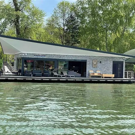 Buena Vista- Floating House Sava River Villa Belgrade