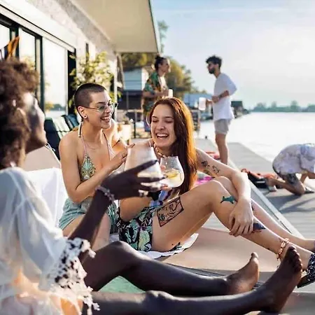Buena Vista- Floating House Sava River Villa Belgrade
